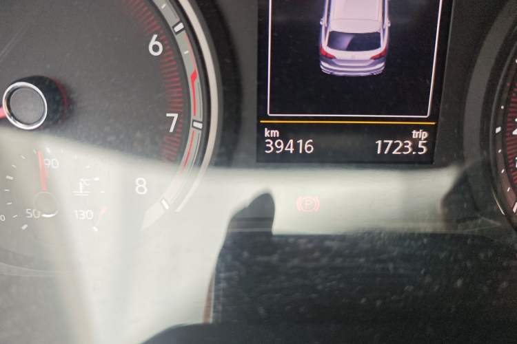 Used Volkswagen Tayron 2020 330TSI Two-Wheel Drive Luxury Smart Connectivity Version Odometer Close Up