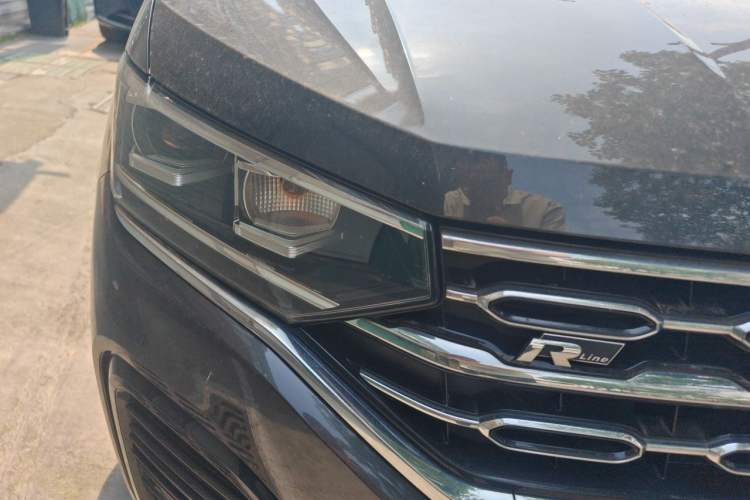 Used Volkswagen Tayron 2020 380TSI All-Wheel Drive R-Line Connected Version Right Front Headlight