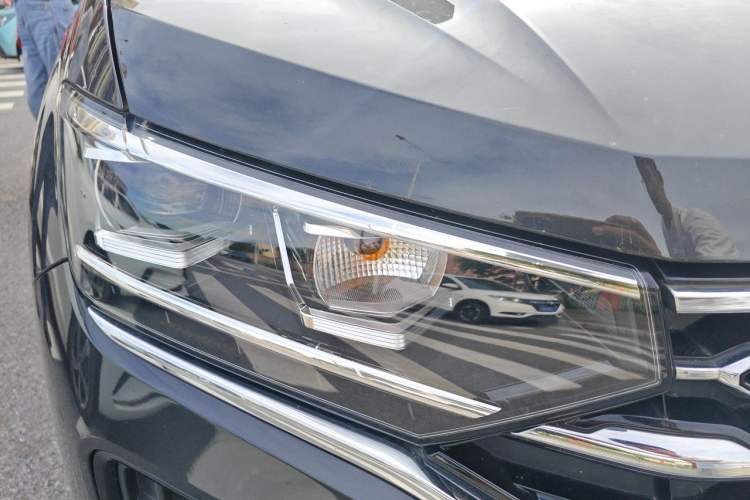 Used Volkswagen Tayron 2020 330TSI Two-Wheel Drive Luxury Smart Connectivity Version Right Front Headlight