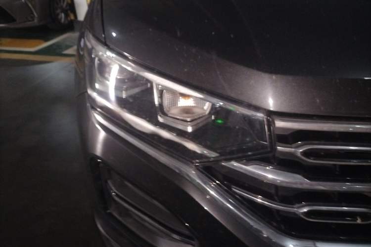 Used Volkswagen Tayron 2020 330TSI Two-Wheel Drive Luxury Smart Connectivity Version Right Front Headlight