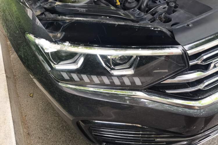 Used Volkswagen Tayron 2020 380TSI All-Wheel Drive R-Line Connected Version Right Front Headlight