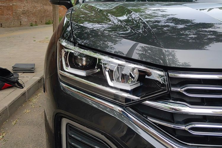 Used Volkswagen Tayron 2020 330TSI Two-Wheel Drive Luxury Connected Pro Edition Right Front Headlight