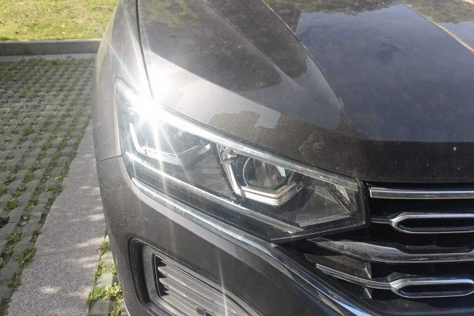Used Volkswagen Tayron 2020 330TSI Two-Wheel Drive Luxury Connected Pro Edition Right Front Headlight