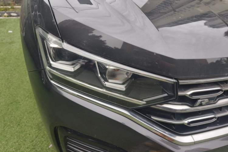 Used Volkswagen Tayron 2020 380TSI All-Wheel Drive R-Line Connected Version Right Front Headlight