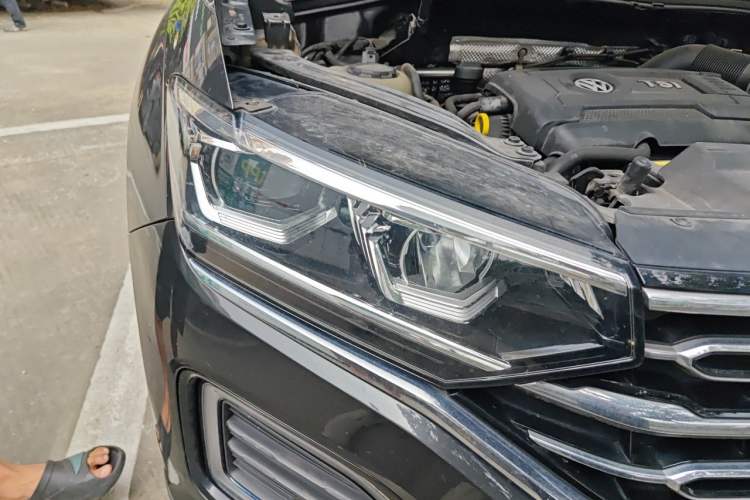 Used Volkswagen Tayron 2020 380TSI Four-Wheel Drive Luxury Connect Pro Edition Right Front Headlight