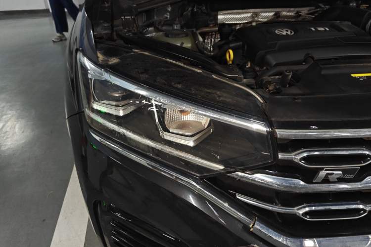 Used Volkswagen Tayron 2020 380TSI All-Wheel Drive R-Line Connected Version Right Front Headlight