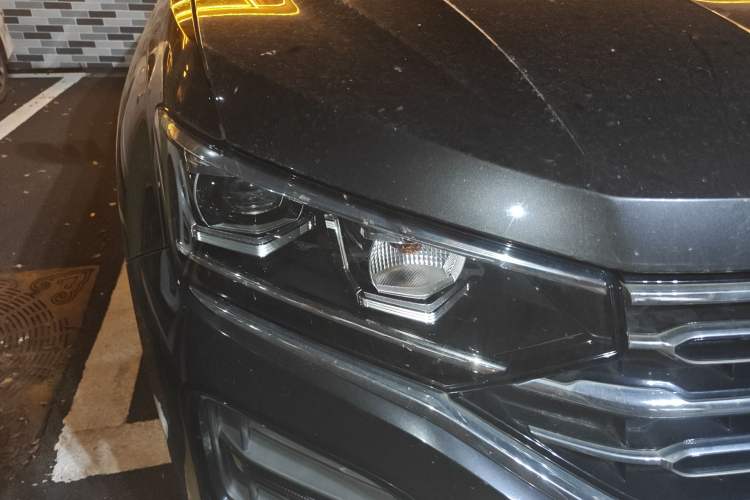 Used Volkswagen Tayron 2020 330TSI Two-Wheel Drive Luxury Smart Connectivity Version Right Front Headlight