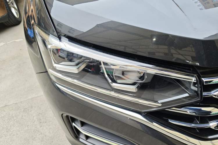 Used Volkswagen Tayron 2020 330TSI Two-Wheel Drive Luxury Smart Connectivity Version Right Front Headlight