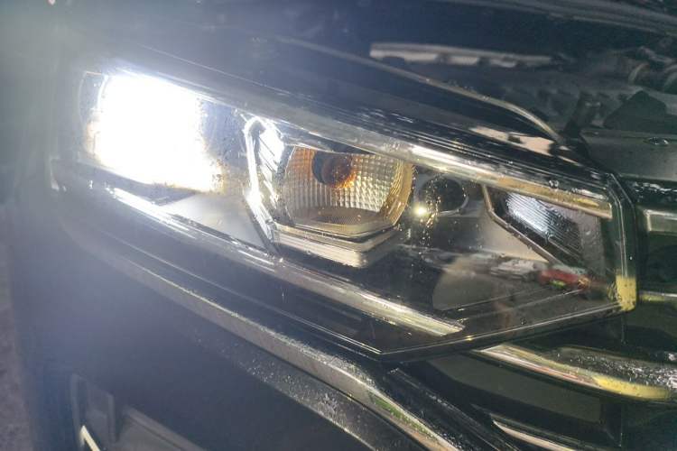 Used Volkswagen Tayron 2020 330TSI Two-Wheel Drive Luxury Smart Connectivity Version Right Front Headlight