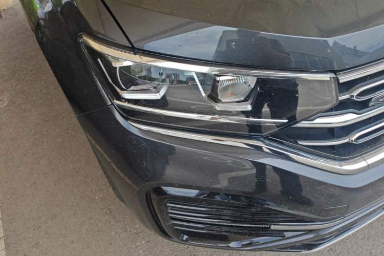 Used Volkswagen Tayron 2020 380TSI All-Wheel Drive R-Line Connected Version Right Front Headlight