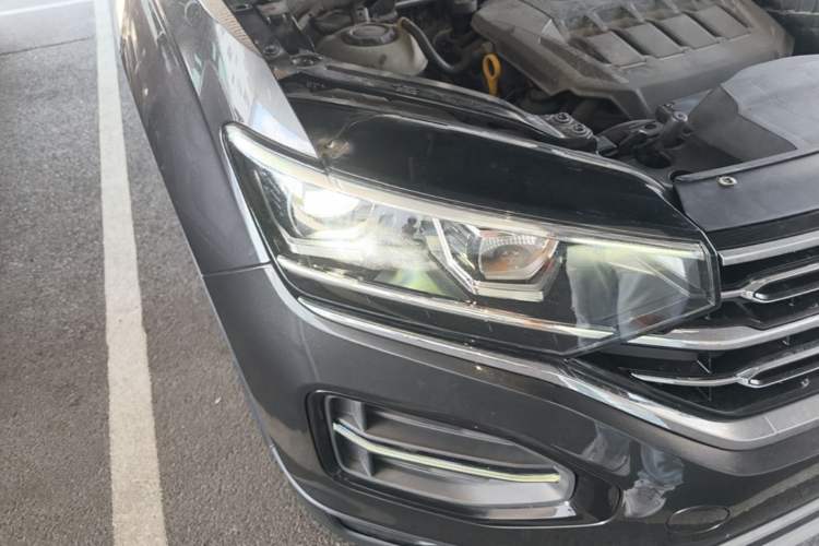 Used Volkswagen Tayron 2020 330TSI Two-Wheel Drive Luxury Smart Connectivity Version Right Front Headlight