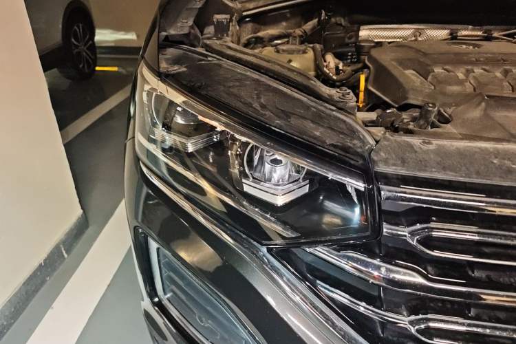 Used Volkswagen Tayron 2020 330TSI Two-Wheel Drive Luxury Connected Pro Edition Right Front Headlight