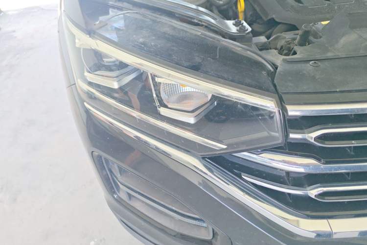 Used Volkswagen Tayron 2020 330TSI Two-Wheel Drive Luxury Smart Connectivity Version Right Front Headlight
