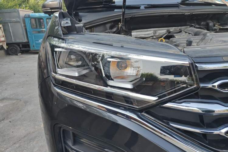 Used Volkswagen Tayron 2020 280TSI Two-Wheel Drive Luxury Connect Edition Right Front Headlight