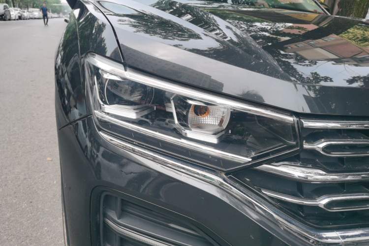 Used Volkswagen Tayron 2020 330TSI Two-Wheel Drive Luxury Smart Connectivity Version Right Front Headlight