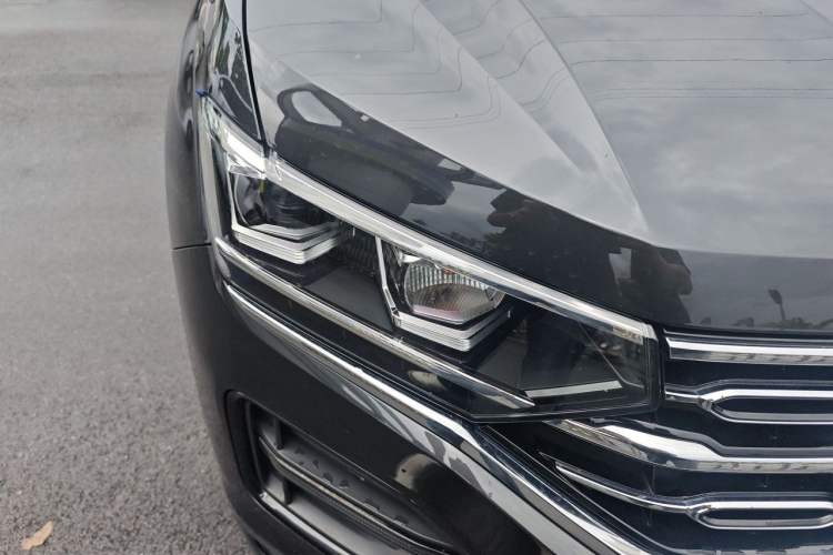 Used Volkswagen Tayron 2020 330TSI Two-Wheel Drive Luxury Smart Connectivity Version Right Front Headlight