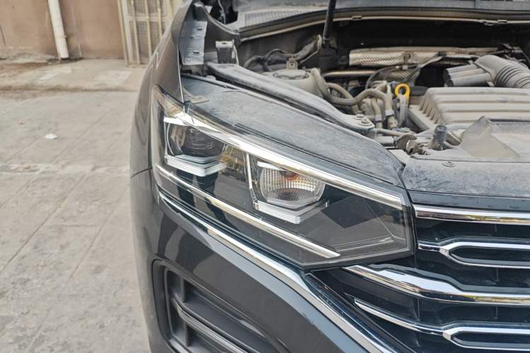 Used Volkswagen Tayron 2020 280TSI Two-Wheel Drive Luxury Connect Edition Right Front Headlight