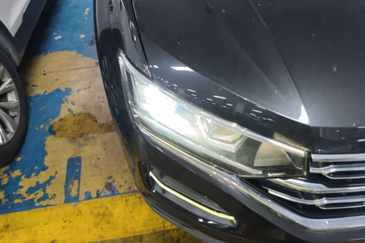 Used Volkswagen Tayron 2020 330TSI Two-Wheel Drive Luxury Smart Connectivity Version Right Front Headlight