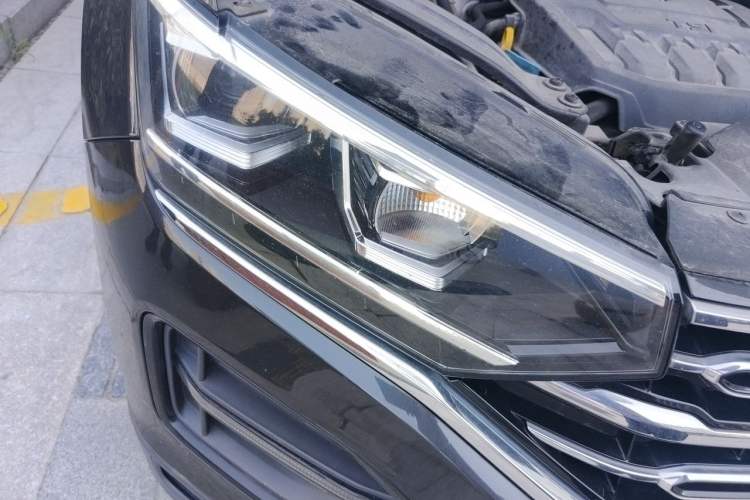 Used Volkswagen Tayron 2020 330TSI Two-Wheel Drive Luxury Smart Connectivity Version Right Front Headlight