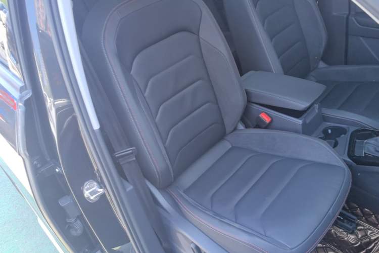 Used Volkswagen Tayron 2020 330TSI Two-Wheel Drive Luxury Smart Connectivity Version Right Front Seat