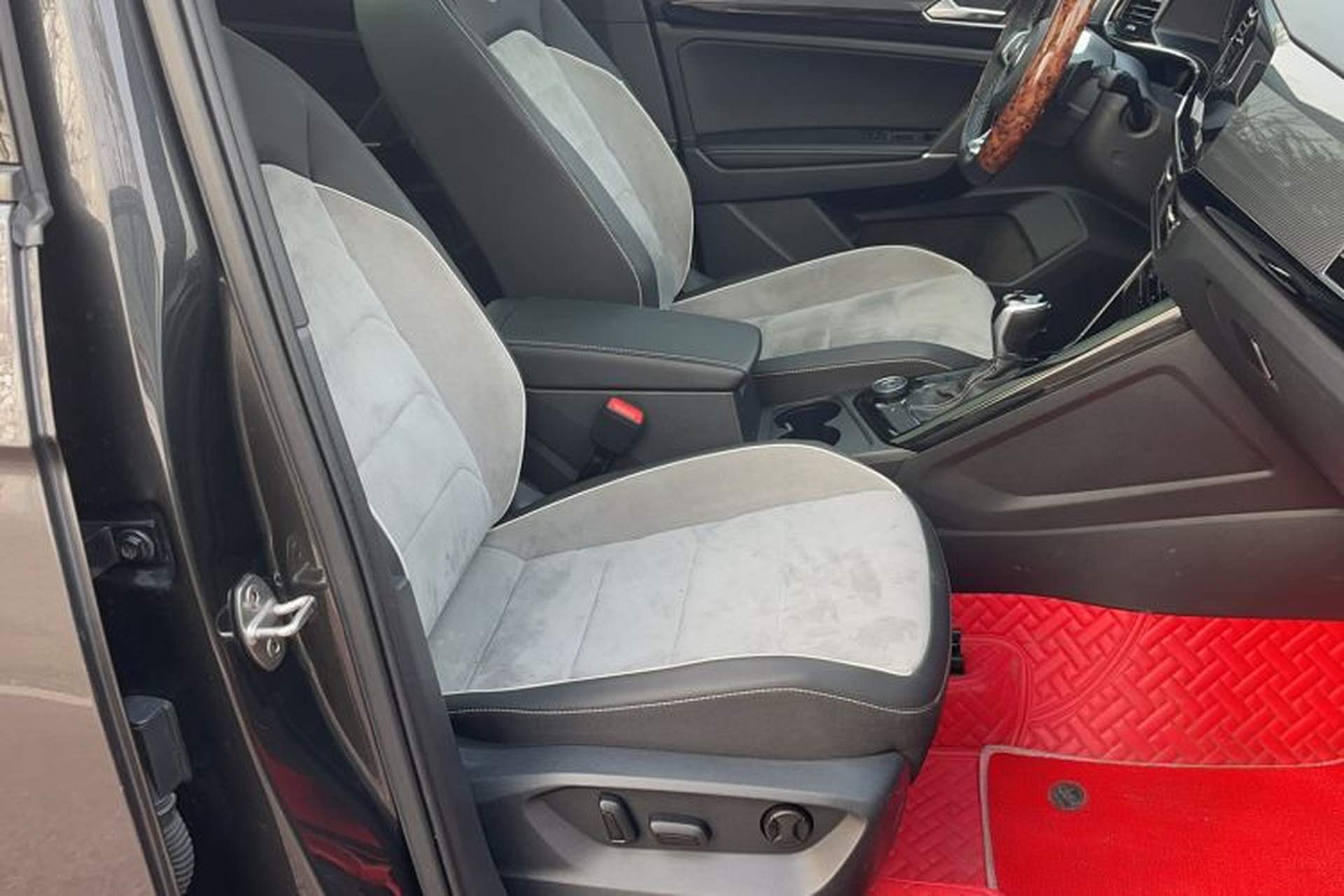 Used Volkswagen Tayron 2020 380TSI All-Wheel Drive R-Line Connected Version Right Front Seat