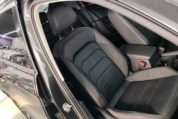 Used Volkswagen Tayron 2020 280TSI Two-Wheel Drive Luxury Connect Edition Right Front Seat
