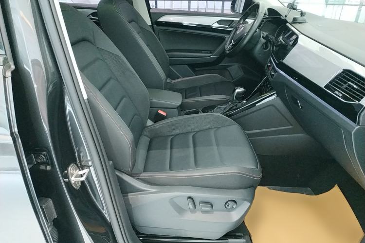 Used Volkswagen Tayron 2020 280TSI Two-Wheel Drive Luxury Connect Edition Right Front Seat