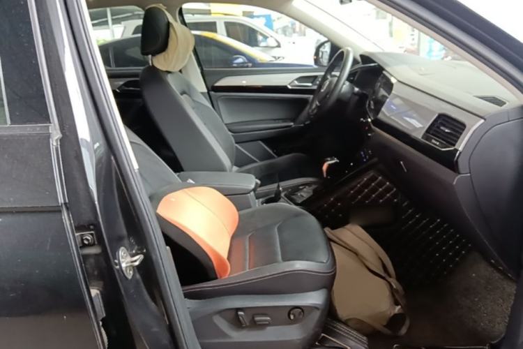 Used Volkswagen Tayron 2020 280TSI Two-Wheel Drive Luxury Connect Edition Right Front Seat