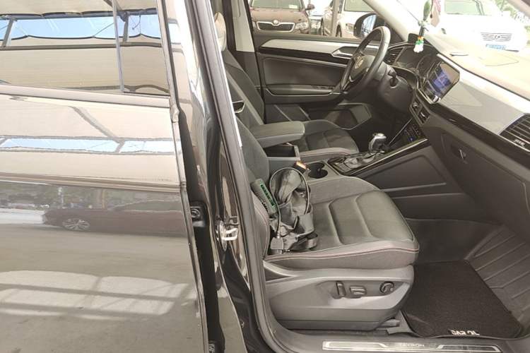 Used Volkswagen Tayron 2020 330TSI Two-Wheel Drive Luxury Smart Connectivity Version Right Front Seat