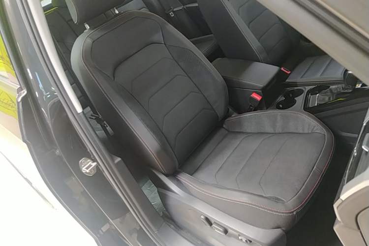 Used Volkswagen Tayron 2020 330TSI Two-Wheel Drive Luxury Smart Connectivity Version Right Front Seat
