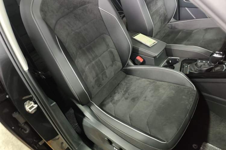 Used Volkswagen Tayron 2020 330TSI Two-Wheel Drive Luxury Connected Pro Edition Right Front Seat