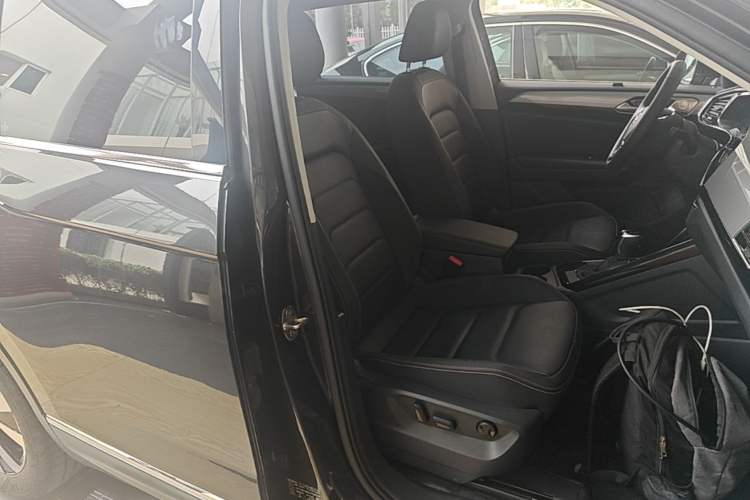 Used Volkswagen Tayron 2020 280TSI Two-Wheel Drive Luxury Connect Edition Right Front Seat