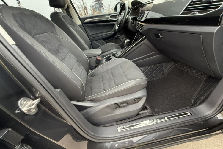 Used Volkswagen Tayron 2020 380TSI Four-Wheel Drive Luxury Connect Pro Edition Right Front Seat