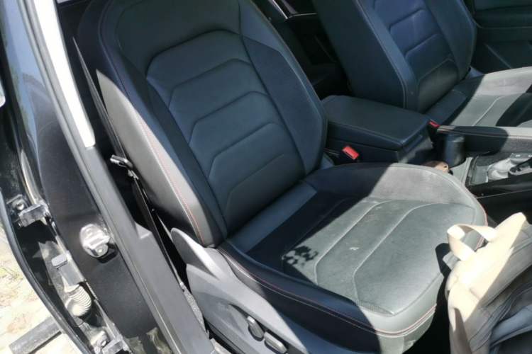 Used Volkswagen Tayron 2020 280TSI Two-Wheel Drive Luxury Connect Edition Right Front Seat