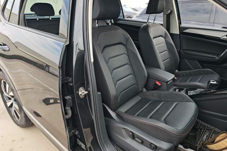 Used Volkswagen Tayron 2020 330TSI Two-Wheel Drive Luxury Smart Connectivity Version Right Front Seat