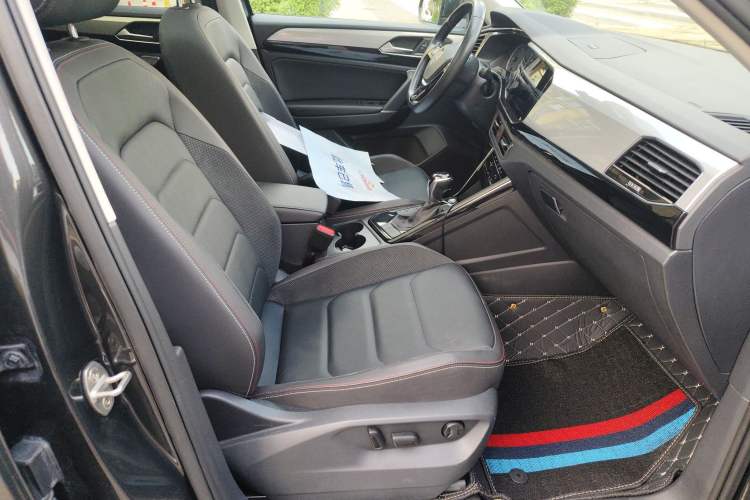 Used Volkswagen Tayron 2020 280TSI Two-Wheel Drive Luxury Connect Edition Right Front Seat