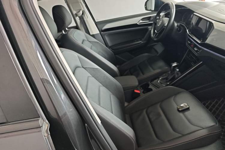 Used Volkswagen Tayron 2020 280TSI Two-Wheel Drive Luxury Connect Edition Right Front Seat