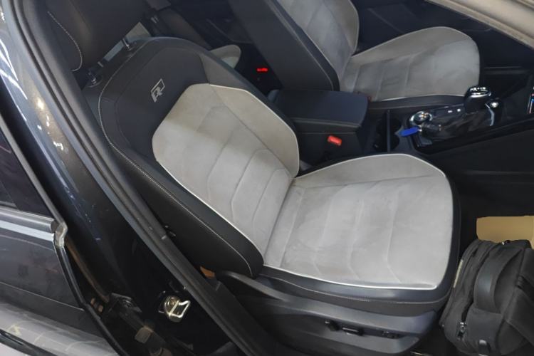 Used Volkswagen Tayron 2020 380TSI All-Wheel Drive R-Line Connected Version Right Front Seat