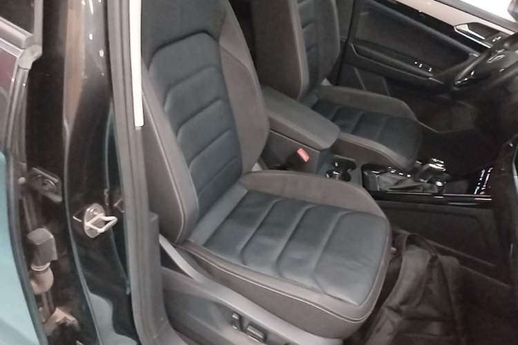 Used Volkswagen Tayron 2020 330TSI Two-Wheel Drive Luxury Smart Connectivity Version Right Front Seat