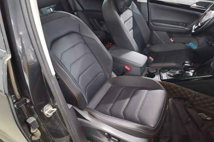Used Volkswagen Tayron 2020 330TSI Two-Wheel Drive Luxury Smart Connectivity Version Right Front Seat
