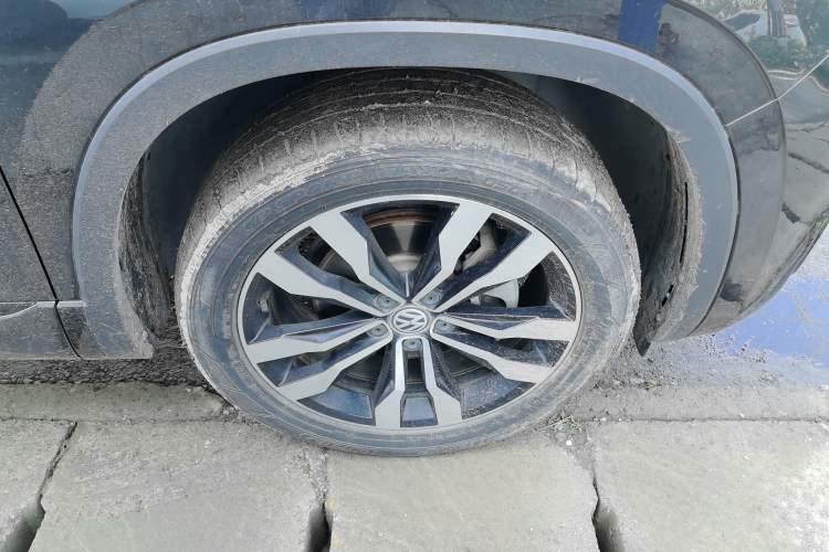 Used Volkswagen Tayron 2020 380TSI All-Wheel Drive R-Line Connected Version Right Front Wheel Hub
