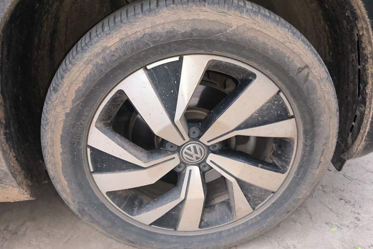 Used Volkswagen Tayron 2020 280TSI Two-Wheel Drive Luxury Connect Edition Right Front Wheel Hub