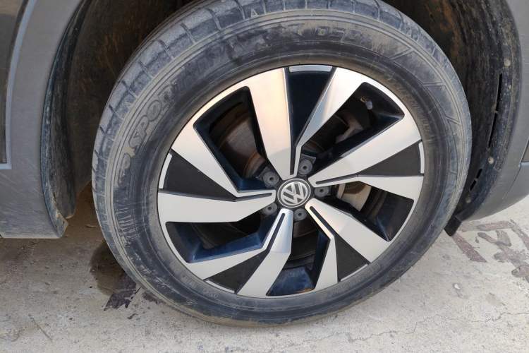 Used Volkswagen Tayron 2020 330TSI Two-Wheel Drive Luxury Smart Connectivity Version Right Front Wheel Hub
