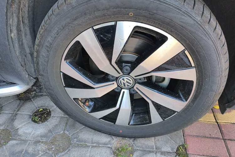 Used Volkswagen Tayron 2020 280TSI Two-Wheel Drive Luxury Connect Edition Right Front Wheel Hub