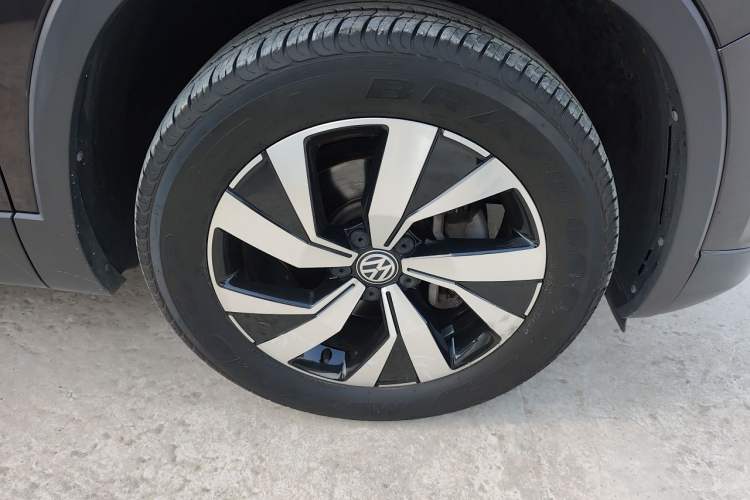 Used Volkswagen Tayron 2020 330TSI Two-Wheel Drive Luxury Smart Connectivity Version Right Front Wheel Hub