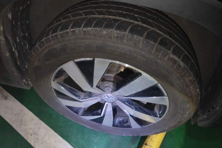 Used Volkswagen Tayron 2020 330TSI Two-Wheel Drive Luxury Smart Connectivity Version Right Front Wheel Hub