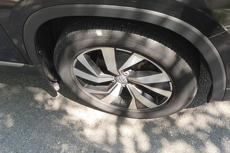 Used Volkswagen Tayron 2020 280TSI Two-Wheel Drive Luxury Connect Edition Right Front Wheel Hub