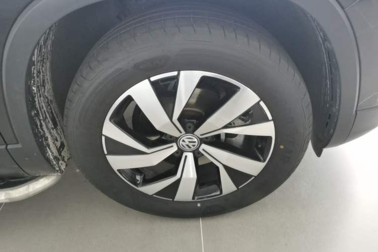 Used Volkswagen Tayron 2020 330TSI Two-Wheel Drive Luxury Smart Connectivity Version Right Front Wheel Hub