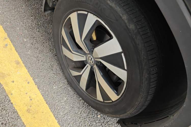 Used Volkswagen Tayron 2020 330TSI Two-Wheel Drive Luxury Smart Connectivity Version Right Front Wheel Hub