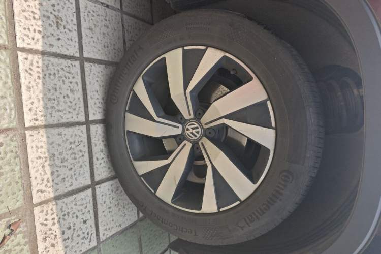 Used Volkswagen Tayron 2020 330TSI Two-Wheel Drive Luxury Connected Pro Edition Right Front Wheel Hub